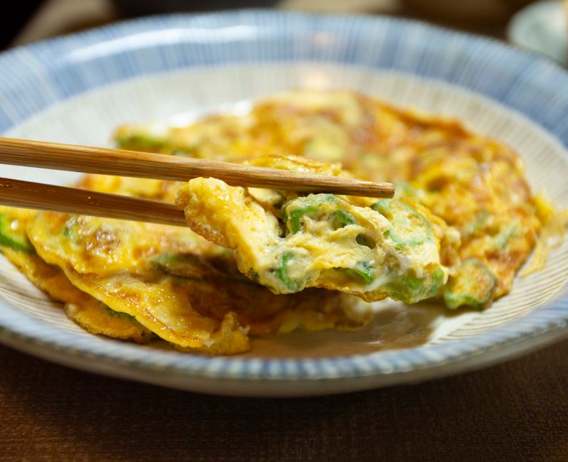 Omletă din albușuri cu ardei verde și ceapă