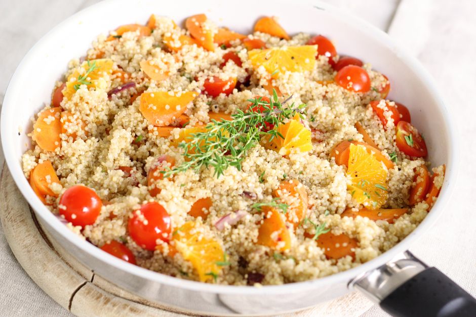 Quinoa piláf zöldségekkel és mandulával